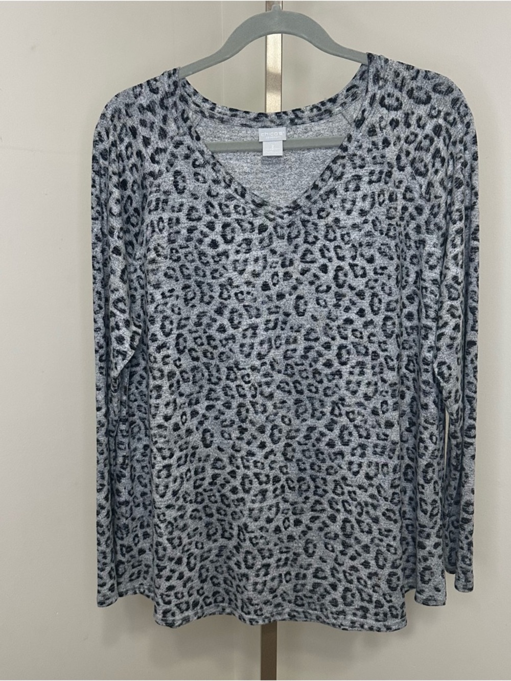 Chico's Gray Leopard Print V-Neck Long Sleeve Top